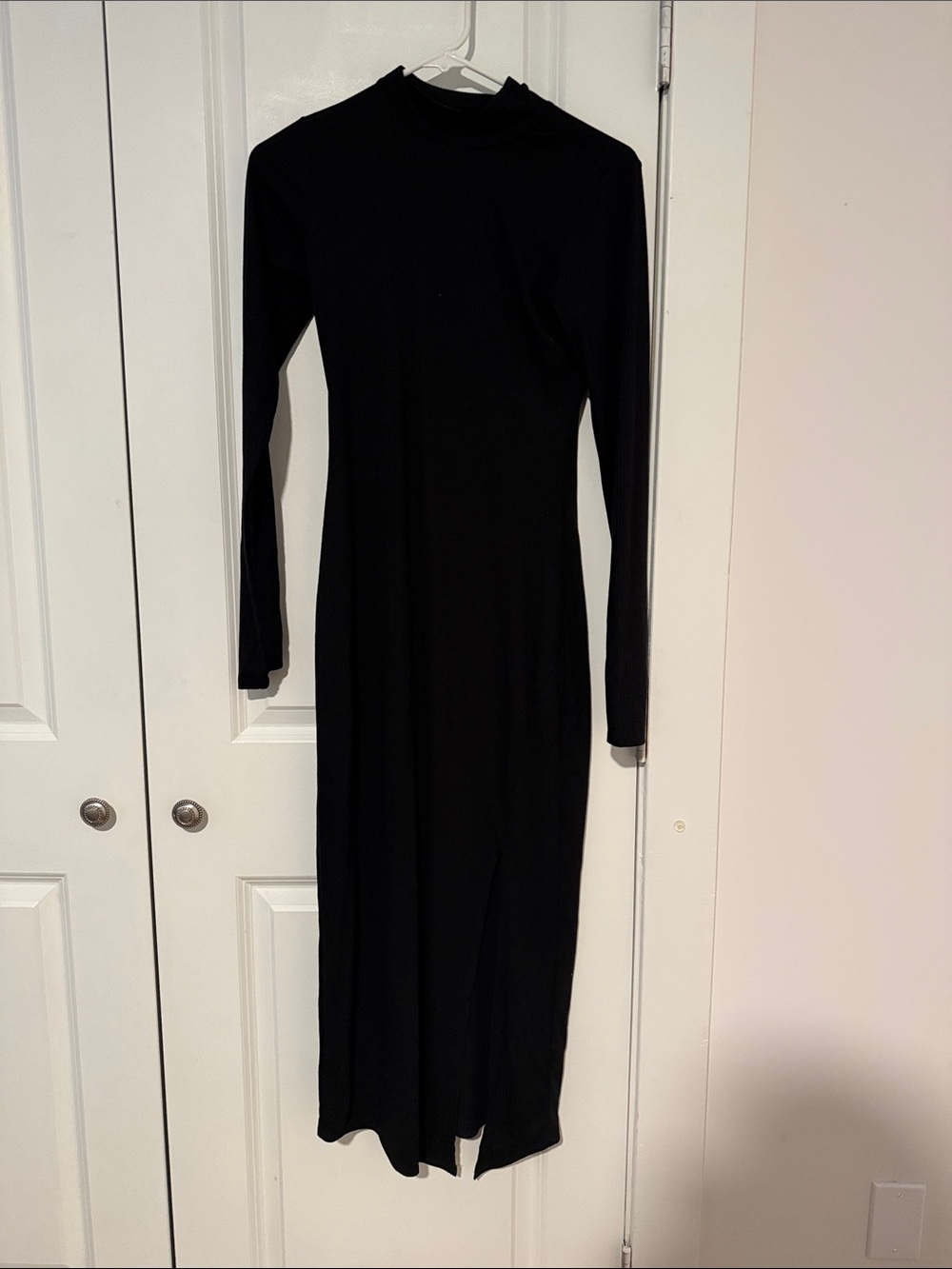 Classic Black Long-Sleeve Bodycon Dress - Sleek Mock Neck